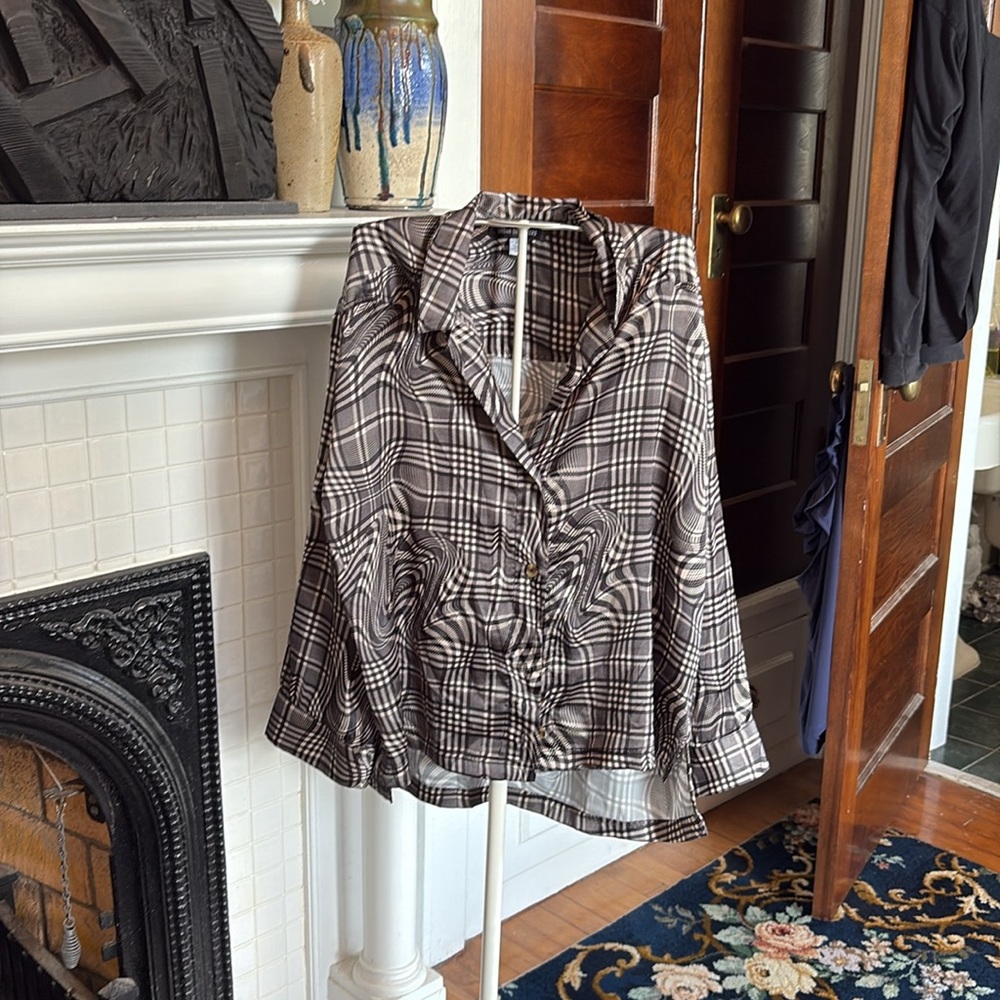 Urban outfitters Supernova Souvenir button down shirt. Worn once. Perfect shape. - Picture 6 of 10
